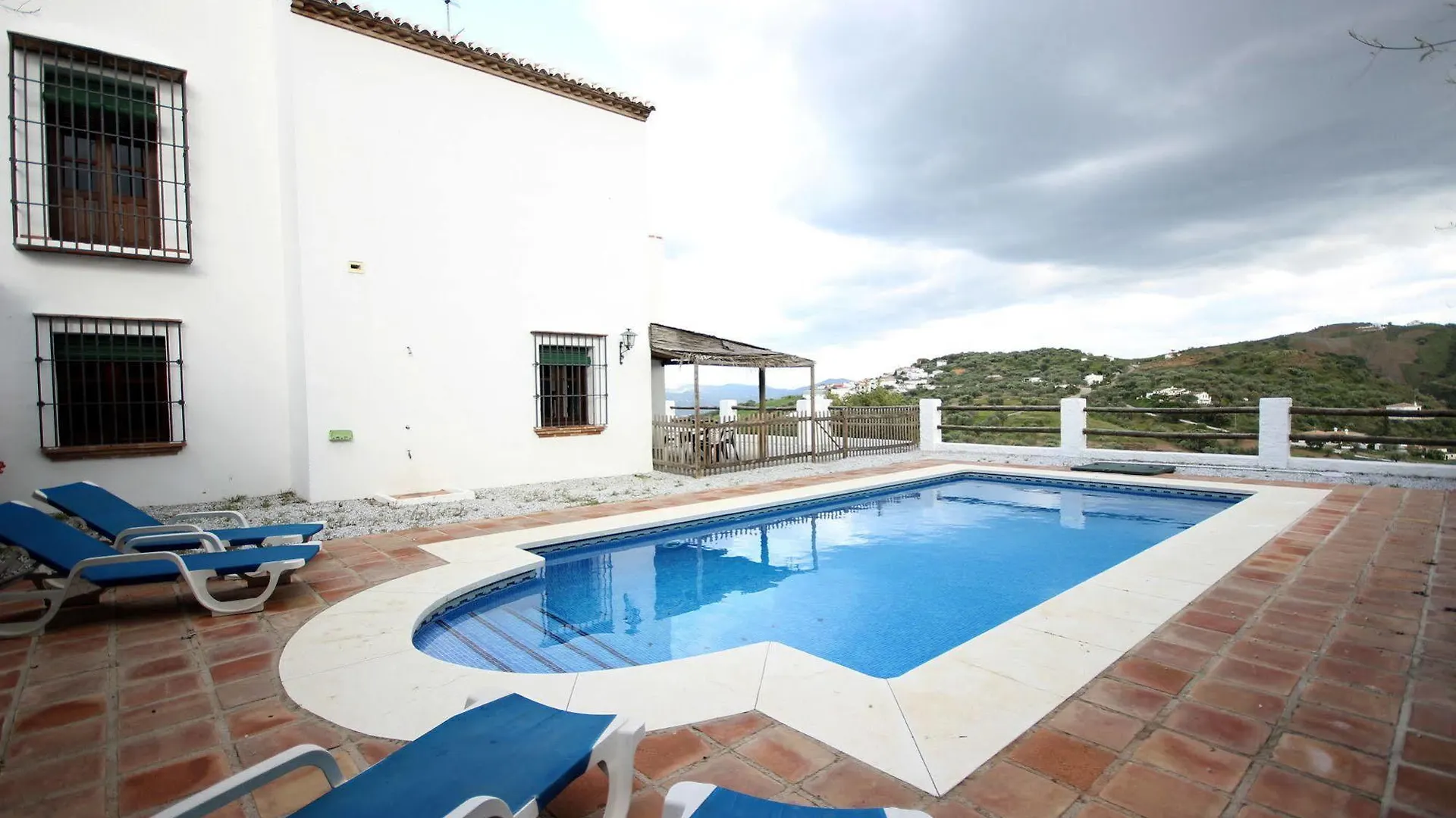 Casas De Cantoblanco Viñuela 0*,